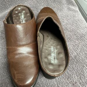 Shoes clogs